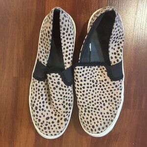 Universal Thread Animal Print Size 8 Canvas Slip On